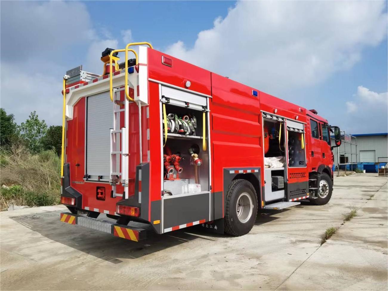 豪沃7噸干粉水聯(lián)用消防車