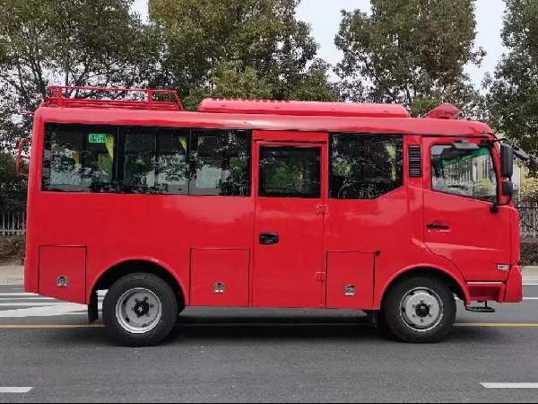 東風(fēng)四驅(qū)森林消防運(yùn)兵車