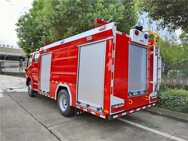 東風(fēng)5噸泡沫消防車(chē)