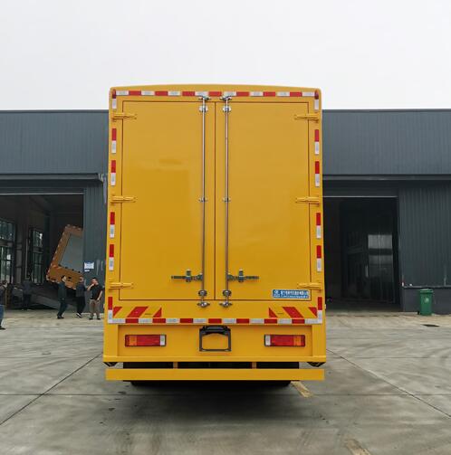 東風(fēng)天龍8*4電源車（500-1200KW）