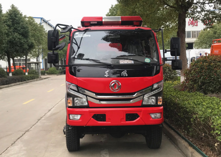 東風4.5噸四驅消防灑水車